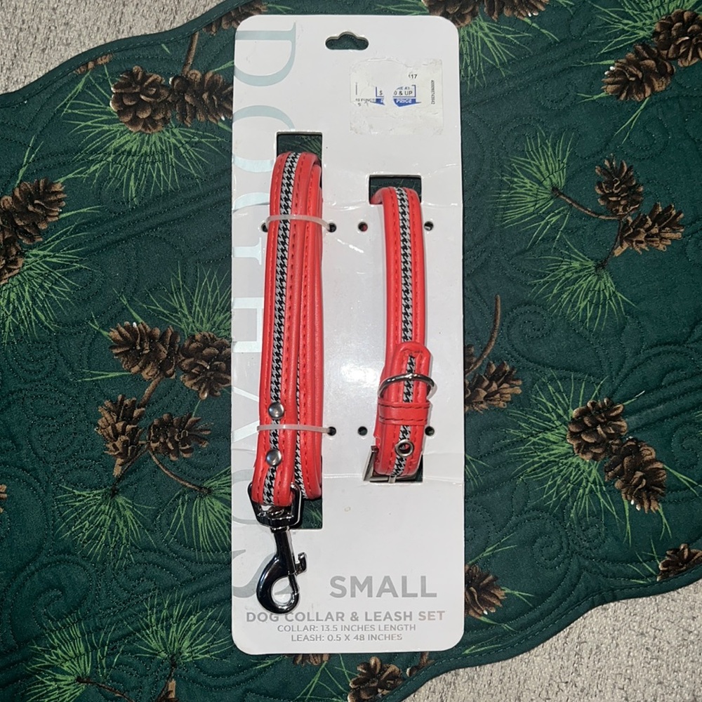 NWT red with black white houndstooth plaid small leash/collar set